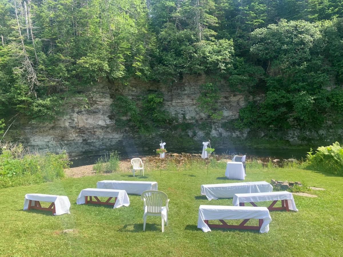 Rocky Brook Acres Hotel Cormack Bagian luar foto