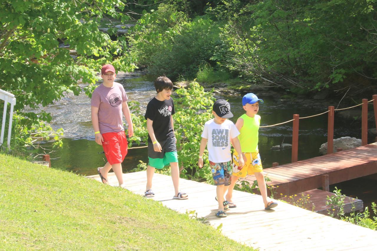 Rocky Brook Acres Hotel Cormack Bagian luar foto